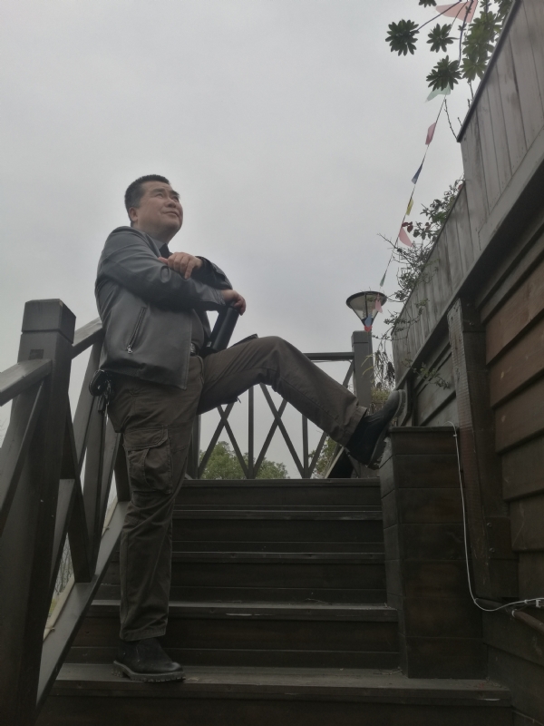 孤单背影的第一张照片--株洲蓝颜知己交友网